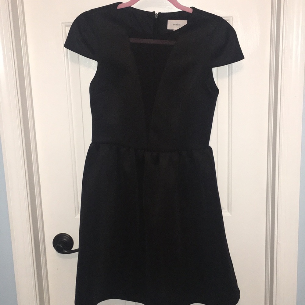 En Créme Black Scuba Dress with mesh v